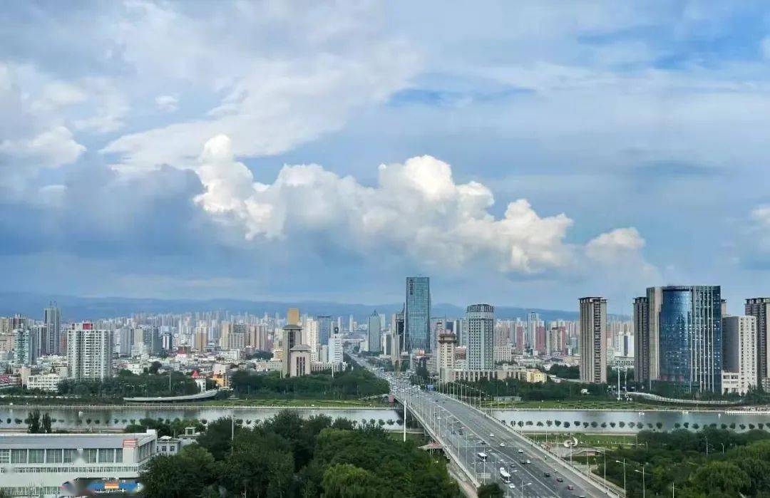 太原盛会，嘉宾云集，观众热情如火